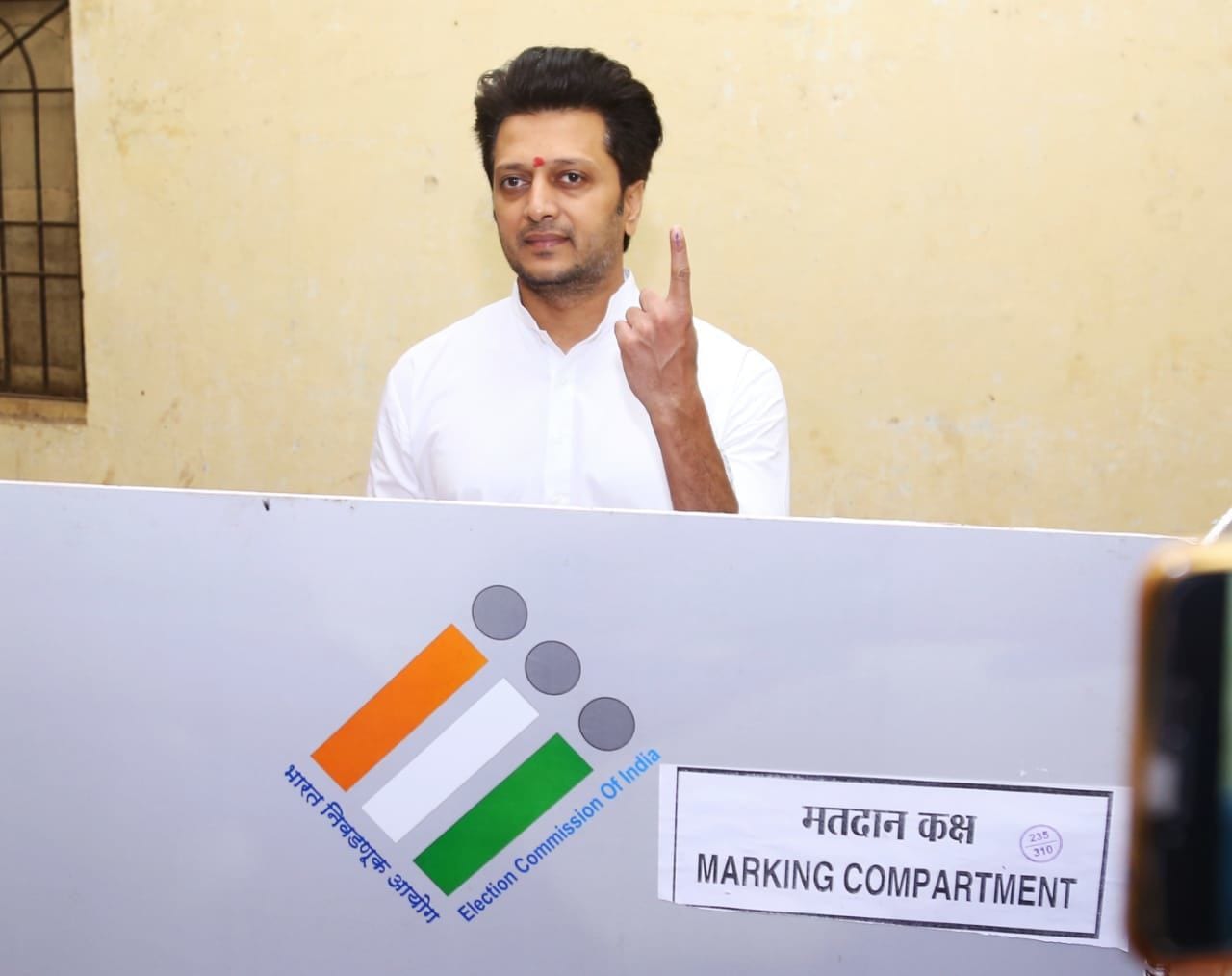 <p>Actor Ritesh Deshmukh cast his vote earlier today</p>