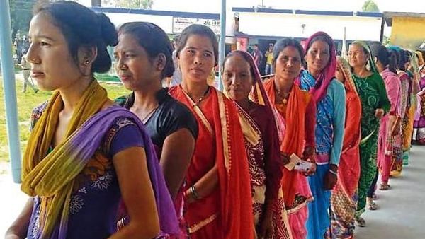 BJP's Jaykumar Jitendrasinh Rawal is ahead in Sindkheda