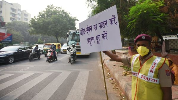 Live updates: Odd-even returns to Delhi today, CM Kejriwal carpools to office