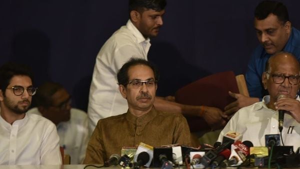 Maharashtra Government formation Live Updates| ‘Together in this fight’: Sharad Pawar backs Sena chief Uddhav Thackeray