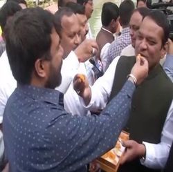 Maharashtra govt formation Updates: Sena leaders celebrate in Parliament premise