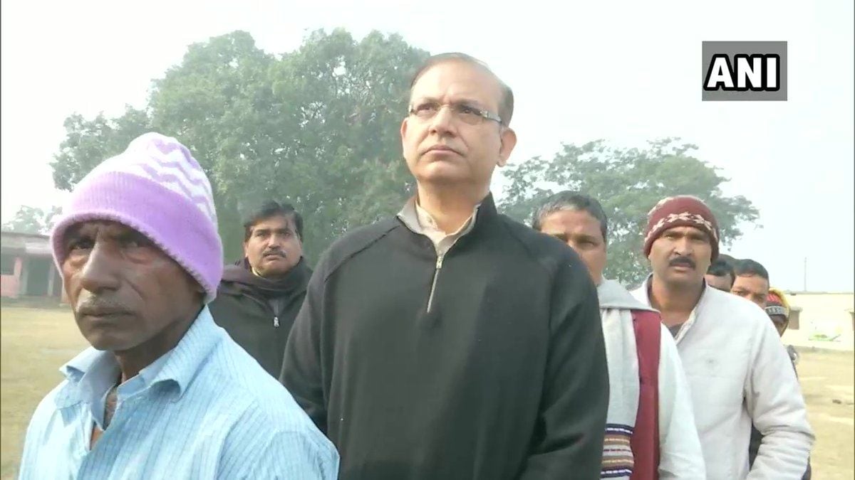 <p>BJP MP Jayant Sinha at polling booth in Hazaribagh</p>