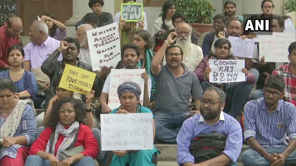 <p>Protest held at Town Hall, Bengaluru</p>