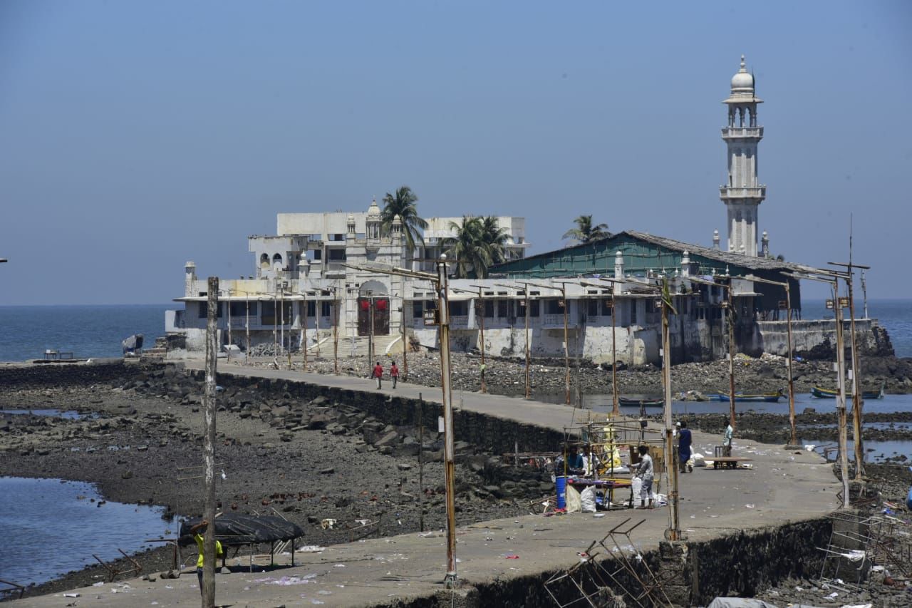 <p>Mumbai's Haji Ali shut for visitors</p>