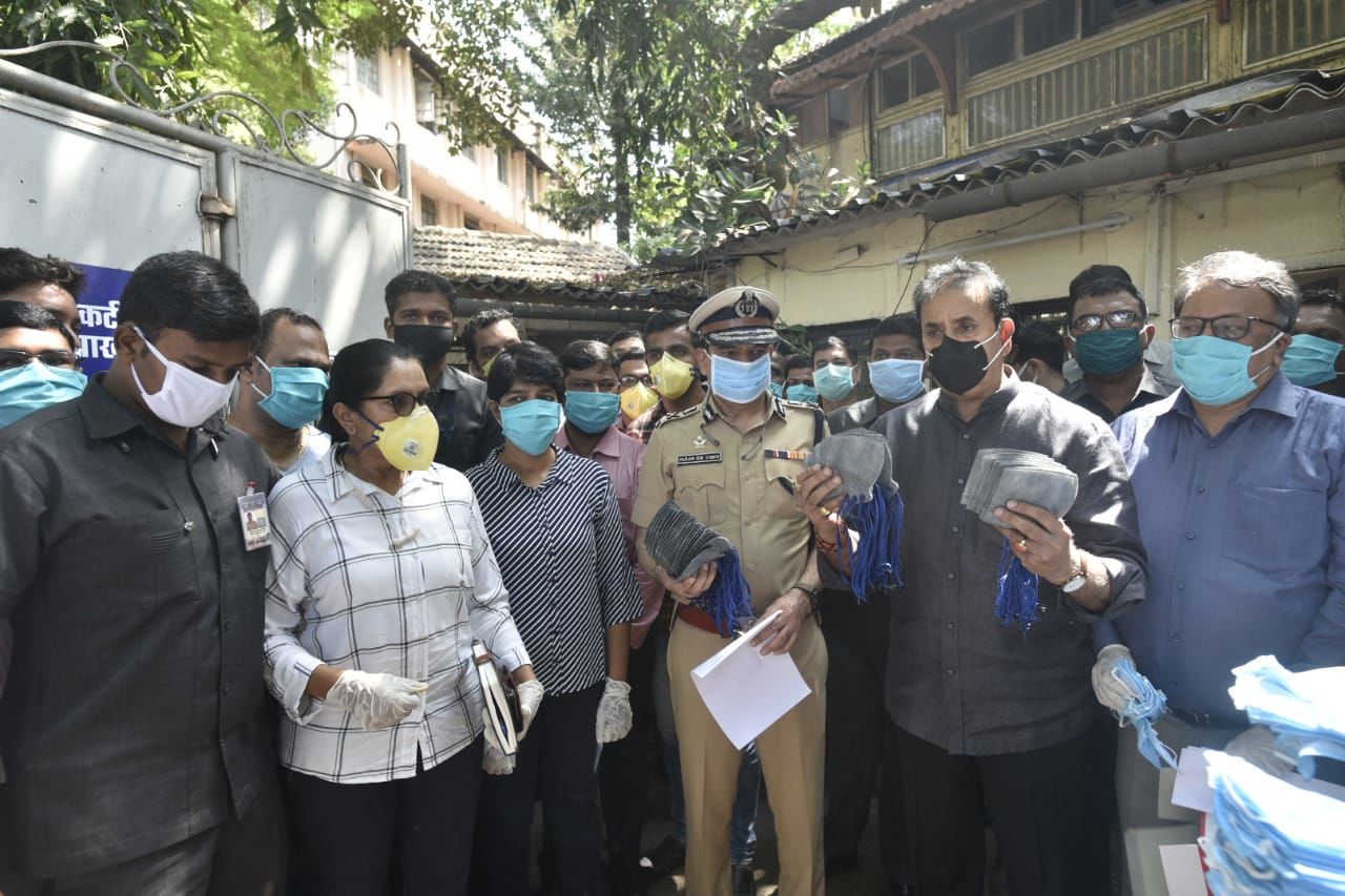 <p>Mumbai Police seize face masks worth  <span class='webrupee'>₹</span>15 cr</p>