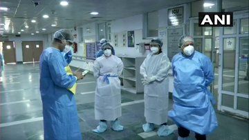 <p>Union health minister Dr Harsh Vardhan visits Rajiv Gandhi Super Specialty Hospital</p>
