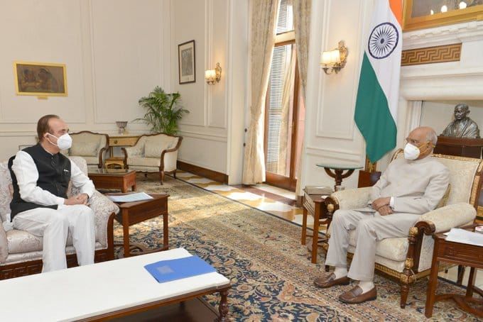 <p>Ghulam Nabi Azad meets President Ram Nath Kovind</p>