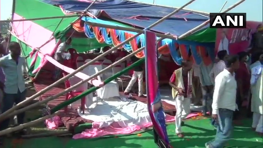 <p>Stage collapses during Jan Adhikar Party leader's rally</p>
