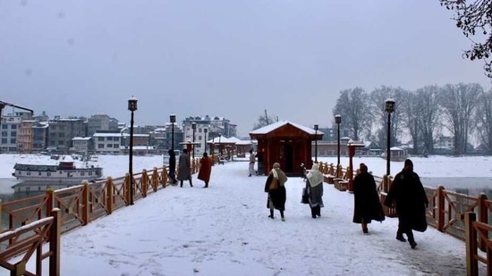 The Zero Bridge in Srinagar became quite a tourist attraction for its unparalleled views. (Twitter/Farhat_naik_) The Zero Bridge in Srinagar became quite a tourist attraction for its unparalleled views. (Twitter/Farhat_naik_)