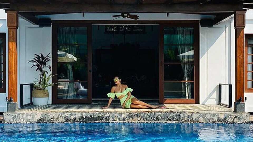 Malaika Arora is back in the bay after spending a blissful vacation in Goa. She was accompanied by boyfriend Arjun Kapoor and the two stayed at her sister Amrita Arora’s holiday home at Candolim Beach. Here are some stunning pictures from her New Year holiday. Malaika Arora is back in the bay after spending a blissful vacation in Goa. She was accompanied by boyfriend Arjun Kapoor and the two stayed at her sister Amrita Arora’s holiday home at Candolim Beach. Here are some stunning pictures from her New Year holiday.