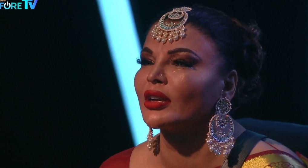 Rakhi Sawant spoke to her mother too.