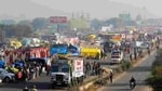 A view of a crowded highway as farmers protest against new farm laws at a state border in Shahjahanpur, in the desert state of Rajasthan, near New Delhi.(REUTERS) A view of a crowded highway as farmers protest against new farm laws at a state border in Shahjahanpur, in the desert state of Rajasthan, near New Delhi.(REUTERS)