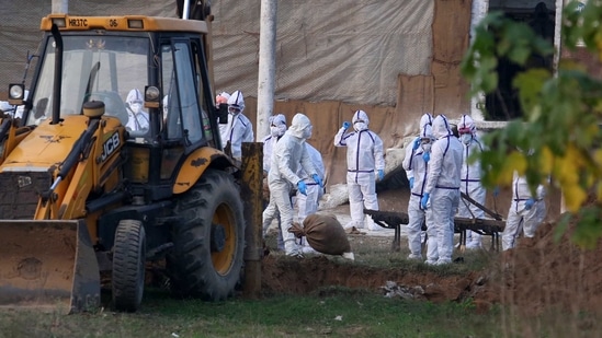 A health team culling birds in a poultry farm on January 9 after cases of bird flu were reported, in Panchkula, Haryana. Over 1,200 birds were found dead across the country on Saturday, including 900 in a poultry farm in Maharashtra.(Sant Arora / HT Photo)