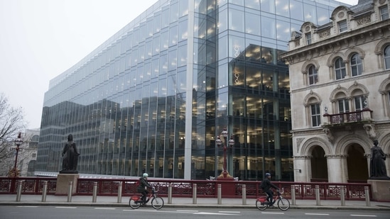 The head offices of Goldman Sachs in London, U.K., on Monday, Dec. 7, 2020. As the U.K.'s second lockdown, lifts City of London firms are likely to let more workers return, giving a boost to businesses in the financial district before Christmas. Photographer: Jason Alden/Bloomberg(Bloomberg) The head offices of Goldman Sachs in London, U.K., on Monday, Dec. 7, 2020. As the U.K.'s second lockdown, lifts City of London firms are likely to let more workers return, giving a boost to businesses in the financial district before Christmas. Photographer: Jason Alden/Bloomberg(Bloomberg)