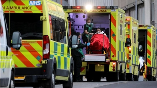 Medical workers transport a patient from an ambulance at the Royal London Hospital amidst the spread of the coronavirus disease pandemic, in London, Britain on January 10. (REUTERS) Medical workers transport a patient from an ambulance at the Royal London Hospital amidst the spread of the coronavirus disease pandemic, in London, Britain on January 10. (REUTERS)