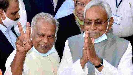 Jitan Manjhi with Nitish Kumar after NDA won the Bihar elections last year.(PTI Photo)