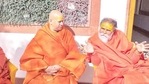 Akhil Bharatiya Akhada Parishad president Mahant Narendra Giri (left) holding discussion regarding Kumbh fair with saints in Haridwar:(HT Photo) Akhil Bharatiya Akhada Parishad president Mahant Narendra Giri (left) holding discussion regarding Kumbh fair with saints in Haridwar:(HT Photo)