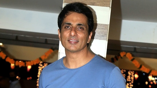 Bollywood actor Sonu Sood spotted at Andheri in Mumbai on Sunday. (ANI Photo) Bollywood actor Sonu Sood spotted at Andheri in Mumbai on Sunday. (ANI Photo)