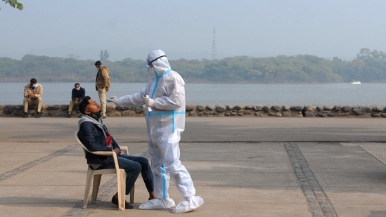 There are 222,526 active cases at present and 10,092,909 patients of the viral disease were discharged on January 10, according to the health ministry's dashboard.(Ravi Kumar / HT Photo)