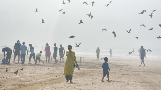Visitors out on a smoggy day at Juhu beach in Mumbai on January 10. As many as 16,959 people were cured of Covid-19 according to the bulletin, taking the national recovery rate to 96.42%. India has been reporting less than 300 deaths for over two weeks now adding to what has been one of the lowest deaths per million rate in the world.(Satyabrata Tripathy / HT Photo)