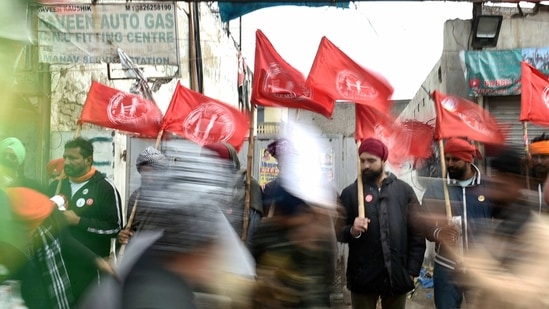 Farmers hold their protest against the three farm laws at Singhu border. (PTI Photo)(PTI)