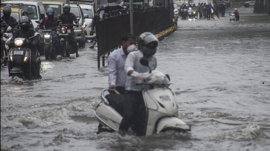 During monsoons, Gandhi Market in Mumbai witnesses heavy water logging, grinding traffic to a halt. (HT FILE PHOTO) During monsoons, Gandhi Market in Mumbai witnesses heavy water logging, grinding traffic to a halt. (HT FILE PHOTO)