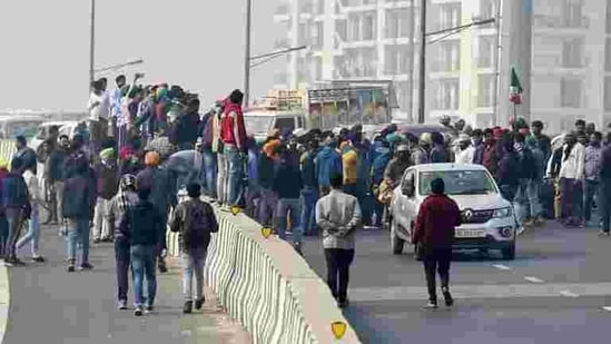 Farmers protesting over the new farm laws at Ghazipur border in New Delhi. (PTI)