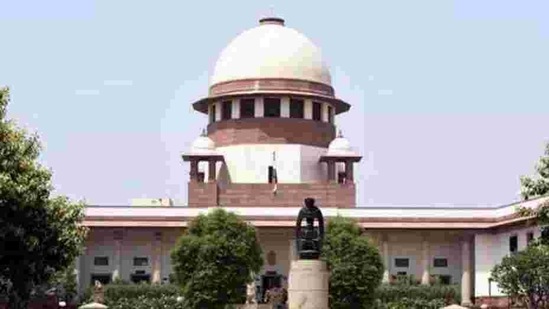The hour-long hearing on Monday witnessed sharp criticism of the government by the top court in handling the disputations over the recently enacted agricultural laws. (HT PHOTO) The hour-long hearing on Monday witnessed sharp criticism of the government by the top court in handling the disputations over the recently enacted agricultural laws. (HT PHOTO)
