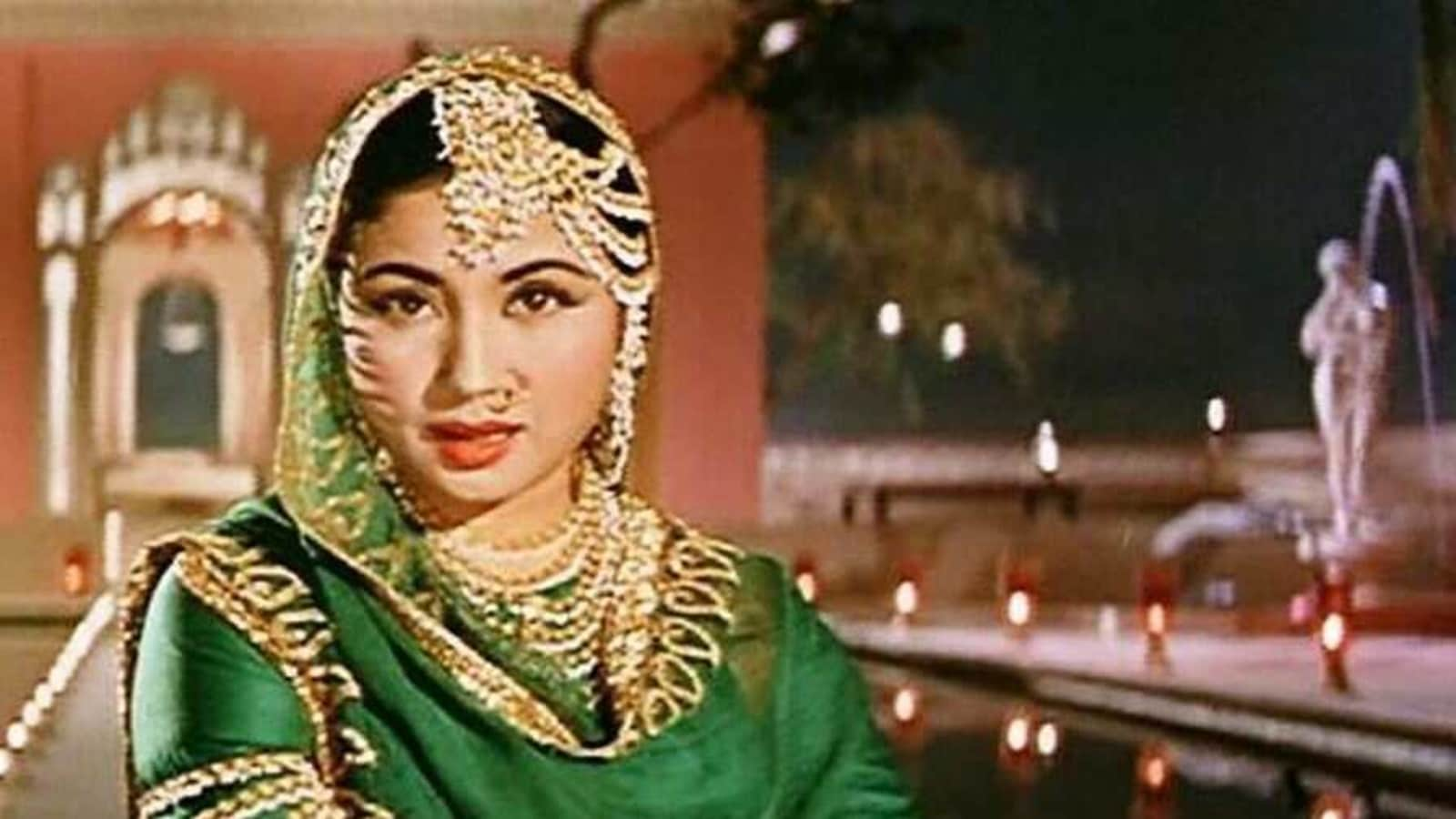 Amitabh Bachchan reveals Meena Kumari danced around fountains with ...