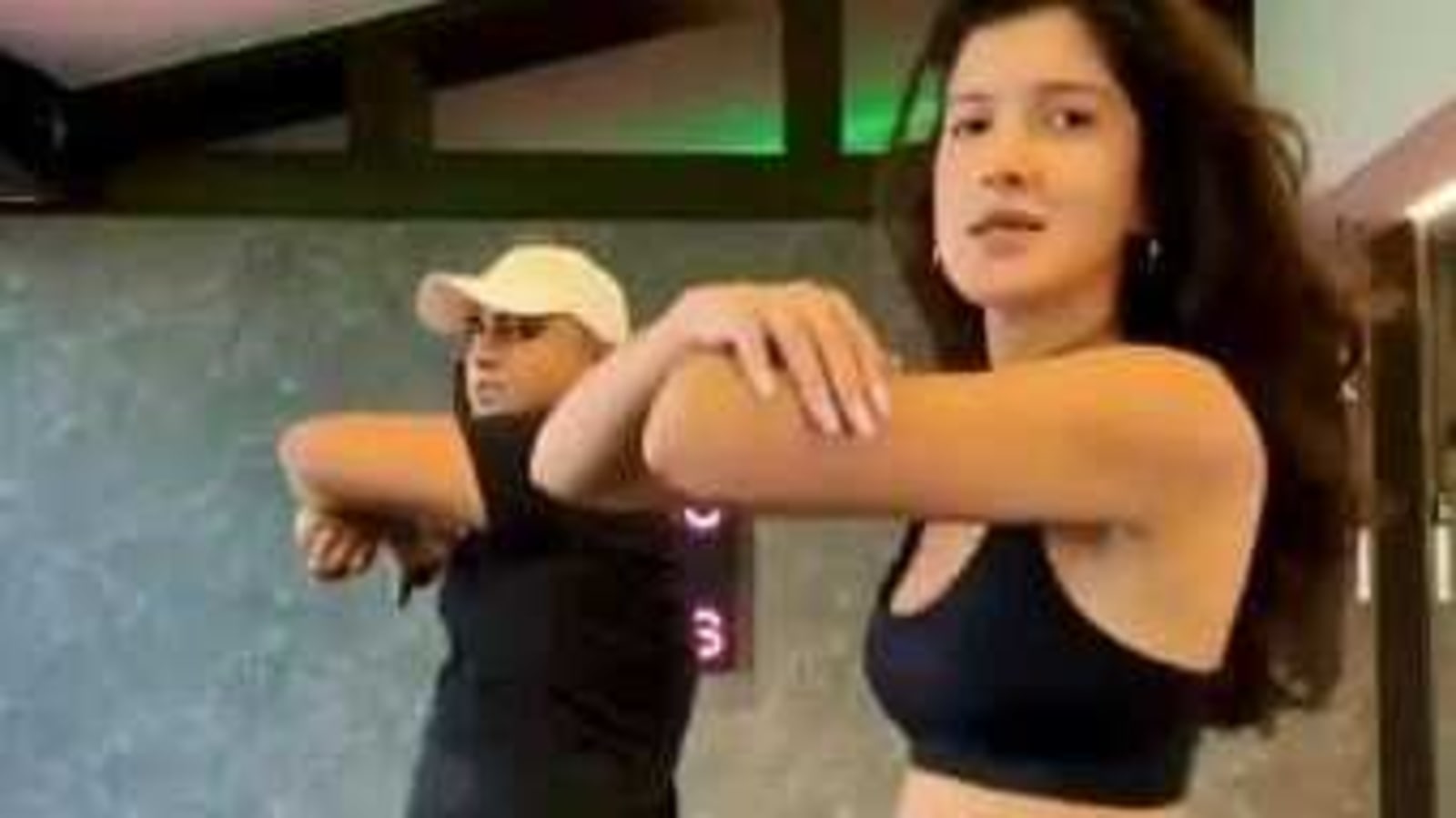 Sanjay Kapoors Daughter Shanaya Kapoor Sets The Dance Floor On Fire In 