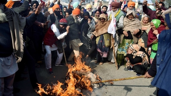 Farmers burn an effigy during a protest against farm bills at the Singhu Border in New Delhi on Monday. (ANI Photo) Farmers burn an effigy during a protest against farm bills at the Singhu Border in New Delhi on Monday. (ANI Photo)