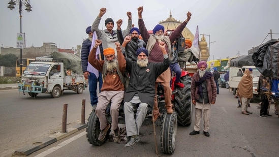 Farmers on their tractor march towards Delhi to join the agitation against the Center's farm laws, in Amritsar on Tuesday.(PTI Photo) Farmers on their tractor march towards Delhi to join the agitation against the Center's farm laws, in Amritsar on Tuesday.(PTI Photo)