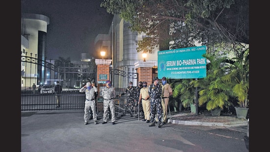 Police keep vigil outside the Serum Institute of India’s Serum Bio-Pharma Park at Hadapsar in Pune on Tuesday. (Kalpesh Nukte/HT PHOTO)