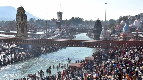 Elaborate arrangements are being put in place for Makar Sankranti bath which normally in previous Kumbh fairs used to be the first festive dip of the Kumbh.(File photo) Elaborate arrangements are being put in place for Makar Sankranti bath which normally in previous Kumbh fairs used to be the first festive dip of the Kumbh.(File photo)