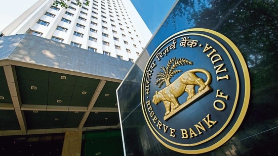 Operation Twist is a way employed by the central bank to manage yields in the market. (Mint Photo) Operation Twist is a way employed by the central bank to manage yields in the market. (Mint Photo)