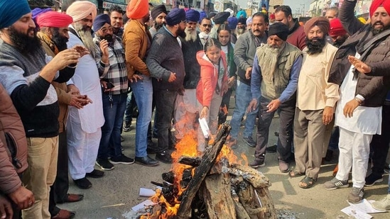 :Farmers burning copies of the new farm laws in Bazpur area of US Nagar district in Uttarakhand on Wednesday. (HT PHOTO). :Farmers burning copies of the new farm laws in Bazpur area of US Nagar district in Uttarakhand on Wednesday. (HT PHOTO).