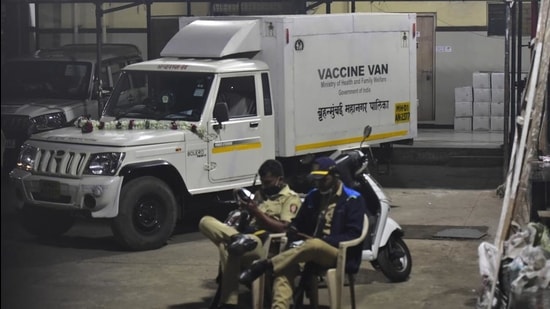 The city’s first consignment of 139,500 doses of Covid-19 vaccine from the Serum Institute of India (SIII) reaches Parel on Wednesday. (Anshuman Poyrekar/HT Photo) The city’s first consignment of 139,500 doses of Covid-19 vaccine from the Serum Institute of India (SIII) reaches Parel on Wednesday. (Anshuman Poyrekar/HT Photo)