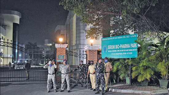 Police keep vigil outside the Serum Institute of India’s Serum Bio-Pharma Park at Hadapsar in Pune on Tuesday. (Kalpesh Nukte/HT) Police keep vigil outside the Serum Institute of India’s Serum Bio-Pharma Park at Hadapsar in Pune on Tuesday. (Kalpesh Nukte/HT)