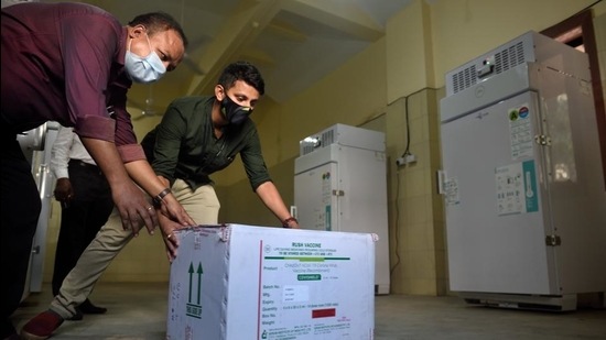 The first consignment of Covidshield vaccine arrived at F-South ward from Pune to Mumbai on Wednesday. (Satish Bate/HT Photo) The first consignment of Covidshield vaccine arrived at F-South ward from Pune to Mumbai on Wednesday. (Satish Bate/HT Photo)