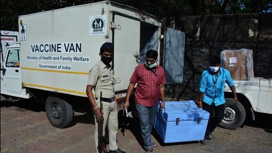 Covid vaccine being transported to Thane, from where it will be distributed to other civic bodies in the district. (Praful Gangurde/ HT Photo)