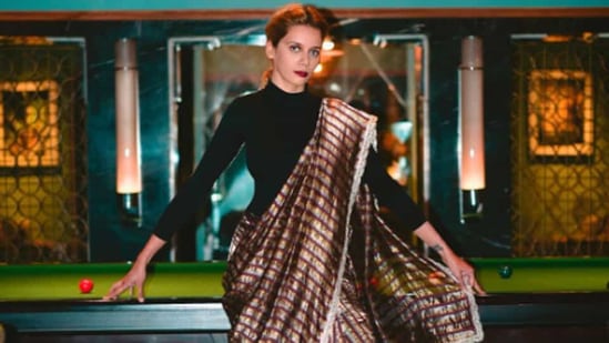 Style influencer Akanksha Redhu in a a handwoven marsala silk metallic Maheshwari sari teamed with a turtleneck (Shot by ace photographer Naina Redhu) (Photo: Instagram/Pranay_Baidya)