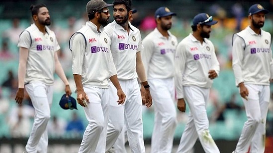 Players of the Indian cricket team walk back after lunch in Sydney(Getty) Players of the Indian cricket team walk back after lunch in Sydney(Getty)