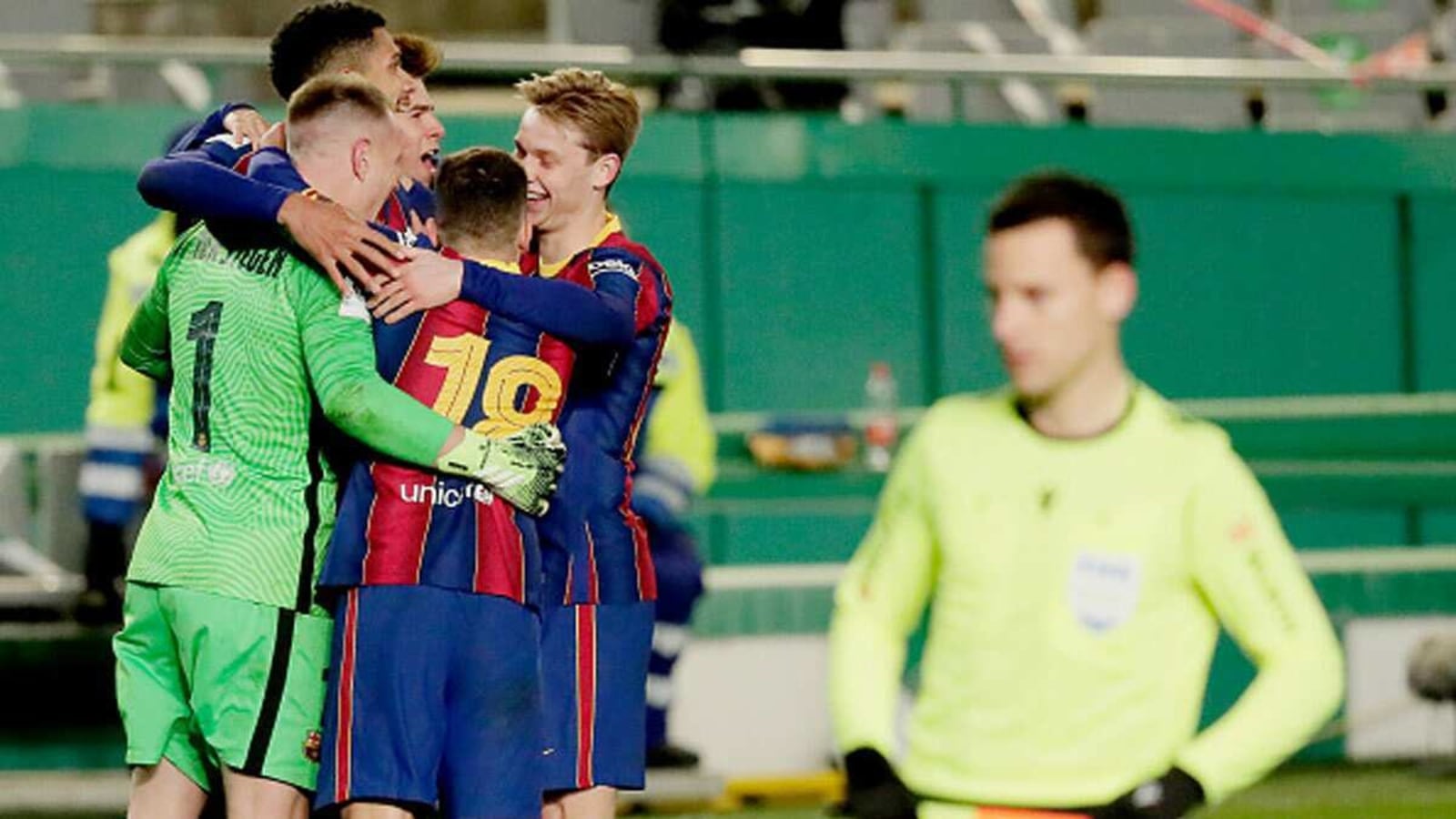 Ter Stegen's saves put Barcelona past Sociedad to reach Super Cup final