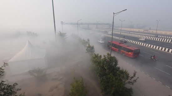 Dense fog rolls on to National Highway-24(NH24) in New Delhi on January 14. Cold wave conditions are expected to continue in Delhi-NCR for at least the next four days, according to scientists at the India Meteorological Department (IMD), while pollution levels are likely to further worsen and may even reach the “severe” zone in the coming days.(Raj K Raj / HT Photo)