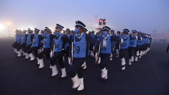 Indian Air Force (IAF) personnel during rehearsals for the Republic Day parade, at Vijay Chowk on January 14. A day prior, the minimum temperature recorded at the Safdarjung observatory, which is considered the official reading for the city, was 3.2°C, a deviation of four degrees from what is normal this time of the year. The maximum temperature during the day was 18.5°C, a notch below normal.(Raj K Raj / HT Photo) Indian Air Force (IAF) personnel during rehearsals for the Republic Day parade, at Vijay Chowk on January 14. A day prior, the minimum temperature recorded at the Safdarjung observatory, which is considered the official reading for the city, was 3.2°C, a deviation of four degrees from what is normal this time of the year. The maximum temperature during the day was 18.5°C, a notch below normal.(Raj K Raj / HT Photo)