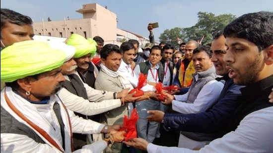 Youth Congress members collect soil for the nationwide campaign titled Ek Mutthi Mitti Shaheedon Ke Naam. (Photo: Sourced)