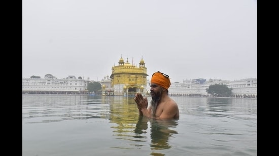 A devotee taking a holy dip at Golden Temple in Amritsar on the occasion of Maghi on Thursday. (Sameer Sehgal/HT) A devotee taking a holy dip at Golden Temple in Amritsar on the occasion of Maghi on Thursday. (Sameer Sehgal/HT)
