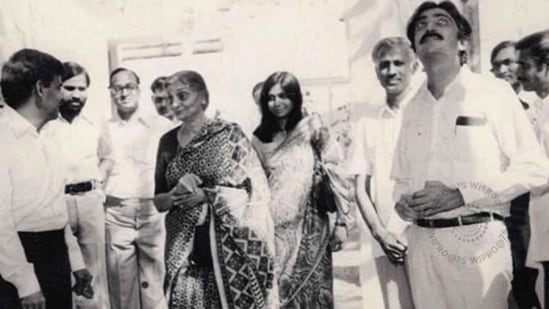 The black and white picture shows Dr Premji, who was the company's chairman from 1966-1983, with her son Azim and his wife, Yasmeen in Amalner.(Twitter/@RishadPremji) The black and white picture shows Dr Premji, who was the company's chairman from 1966-1983, with her son Azim and his wife, Yasmeen in Amalner.(Twitter/@RishadPremji)