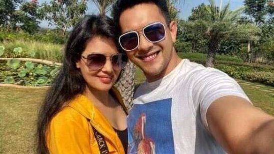 Aditya Narayan with wife Shweta Agarwal. 