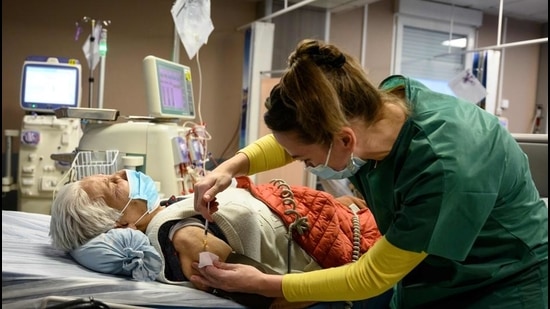 A patient receives the Pfizer-BioNTech Covid-19 vaccine in a private clinic in Aulnay-sous-Bois, France on January 13. (AFP) A patient receives the Pfizer-BioNTech Covid-19 vaccine in a private clinic in Aulnay-sous-Bois, France on January 13. (AFP)
